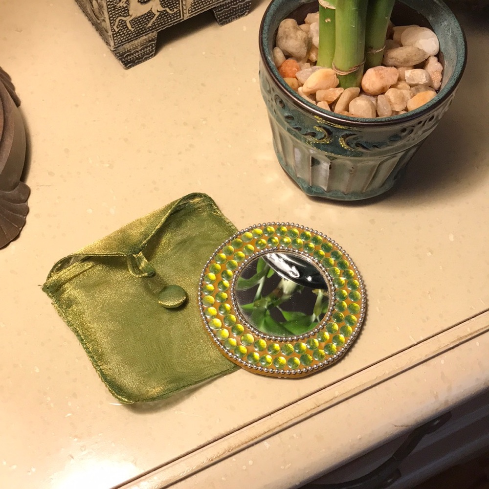 Compact mirror with case